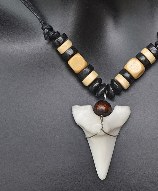 Halsketten für Männer und Frauen imitierter Haifischzahn-Anhänger